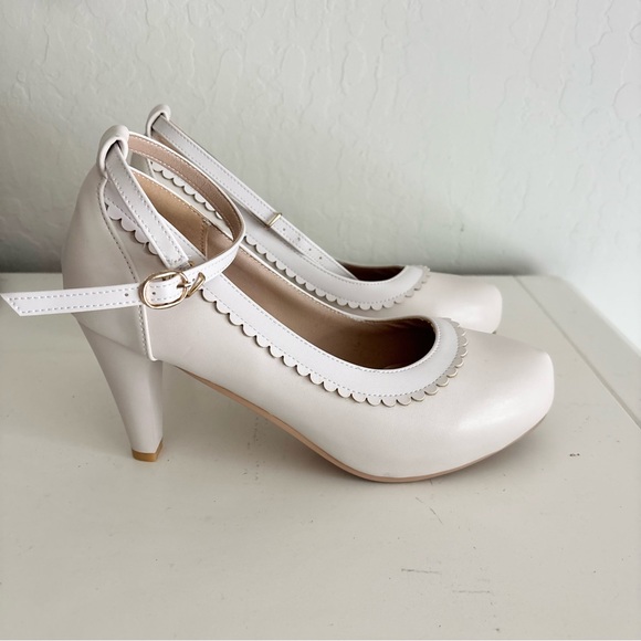 Jinpin Shoes - Off-White Vegan Mary Jane Heeled Pumps Scalloped Edge Trim Ankle Strap, Sz 10.5